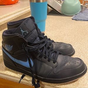 AIR JORDAN 1 MID 'OBSIDIAN' Gently used
